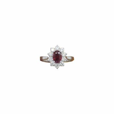 Solitaire Waskoll Marguerite en or blanc, rubis ovale et entourage diamants